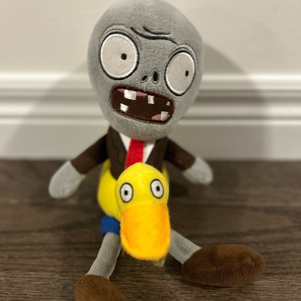 Plants vs Zombies DUCKY
TUBE ZOMBIE Plush Toy